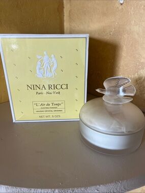 Nina Ricci powder